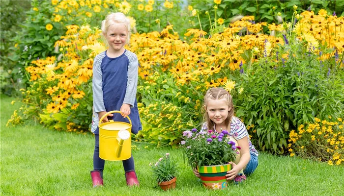 Kinder im Garten